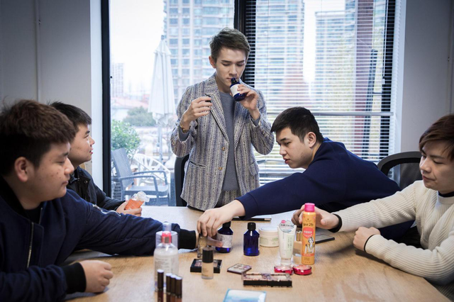 李佳琦.png 李佳琦.png