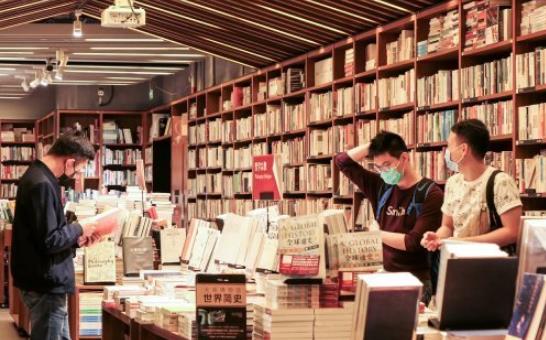 書店直播賣書.jpg 書店直播賣書.jpg