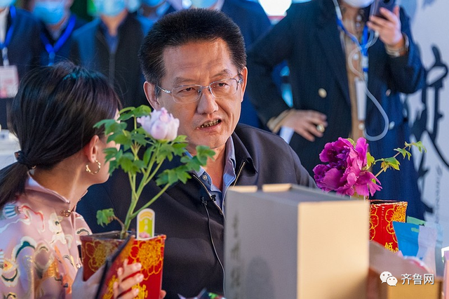 菏澤市委書記張新文上線淘寶直播“帶貨”.png 菏澤市委書記張新文上線淘寶直播“帶貨”.png